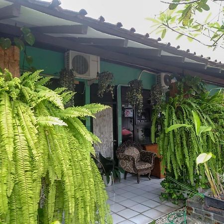 Hotel Reddoorz Near Lotte Mart Maguwoharjo Yogyakarta Exterior foto