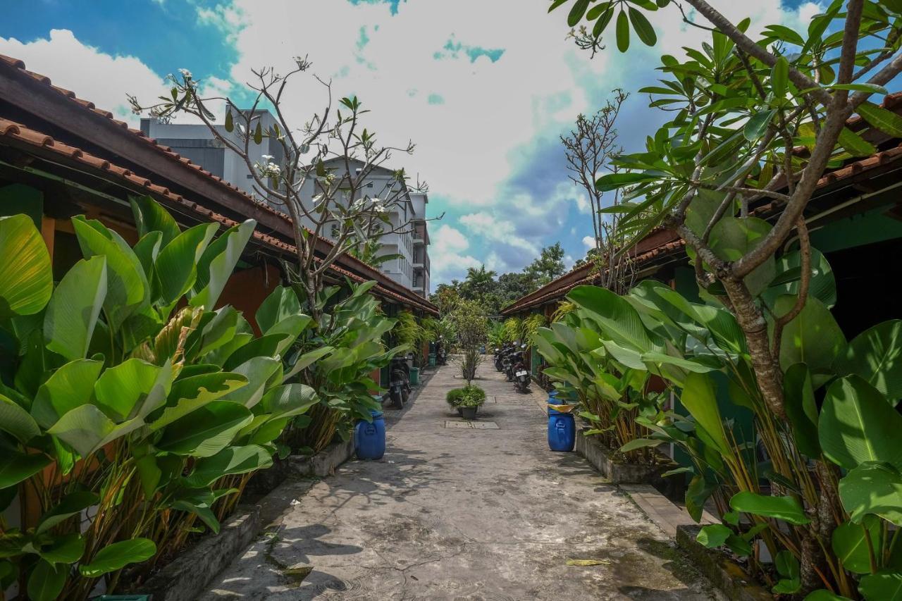 Hotel Reddoorz Near Lotte Mart Maguwoharjo Yogyakarta Exterior foto