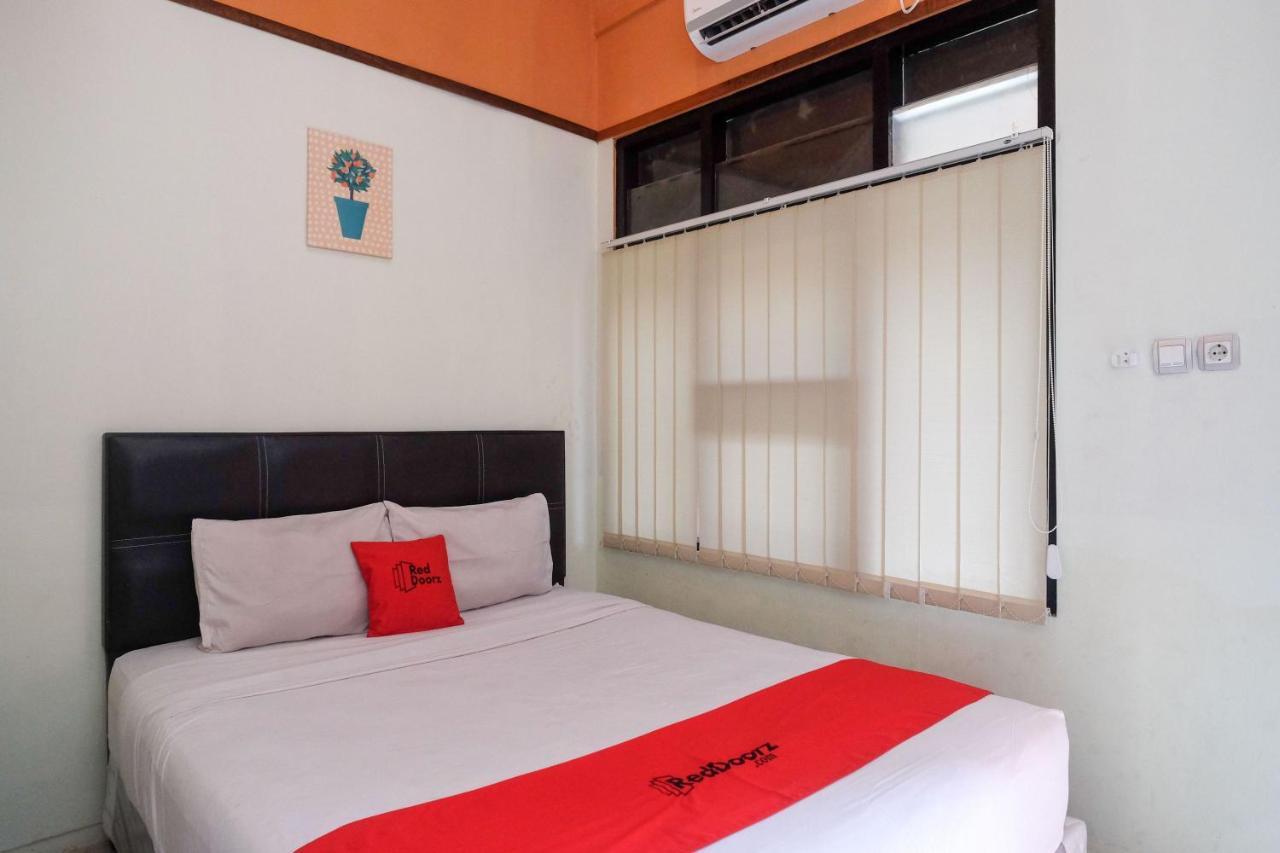 Hotel Reddoorz Near Lotte Mart Maguwoharjo Yogyakarta Exterior foto
