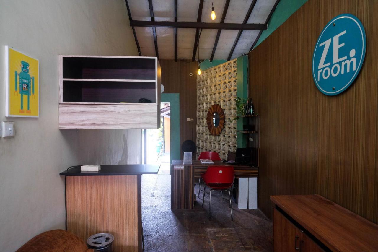 Hotel Reddoorz Near Lotte Mart Maguwoharjo Yogyakarta Exterior foto