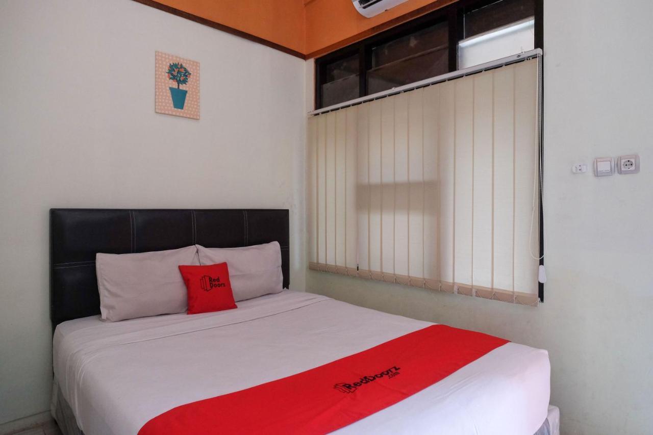 Hotel Reddoorz Near Lotte Mart Maguwoharjo Yogyakarta Exterior foto
