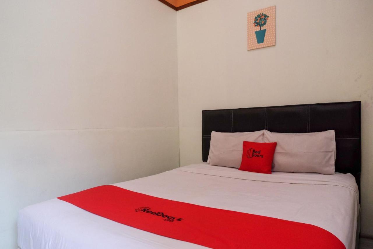 Hotel Reddoorz Near Lotte Mart Maguwoharjo Yogyakarta Exterior foto
