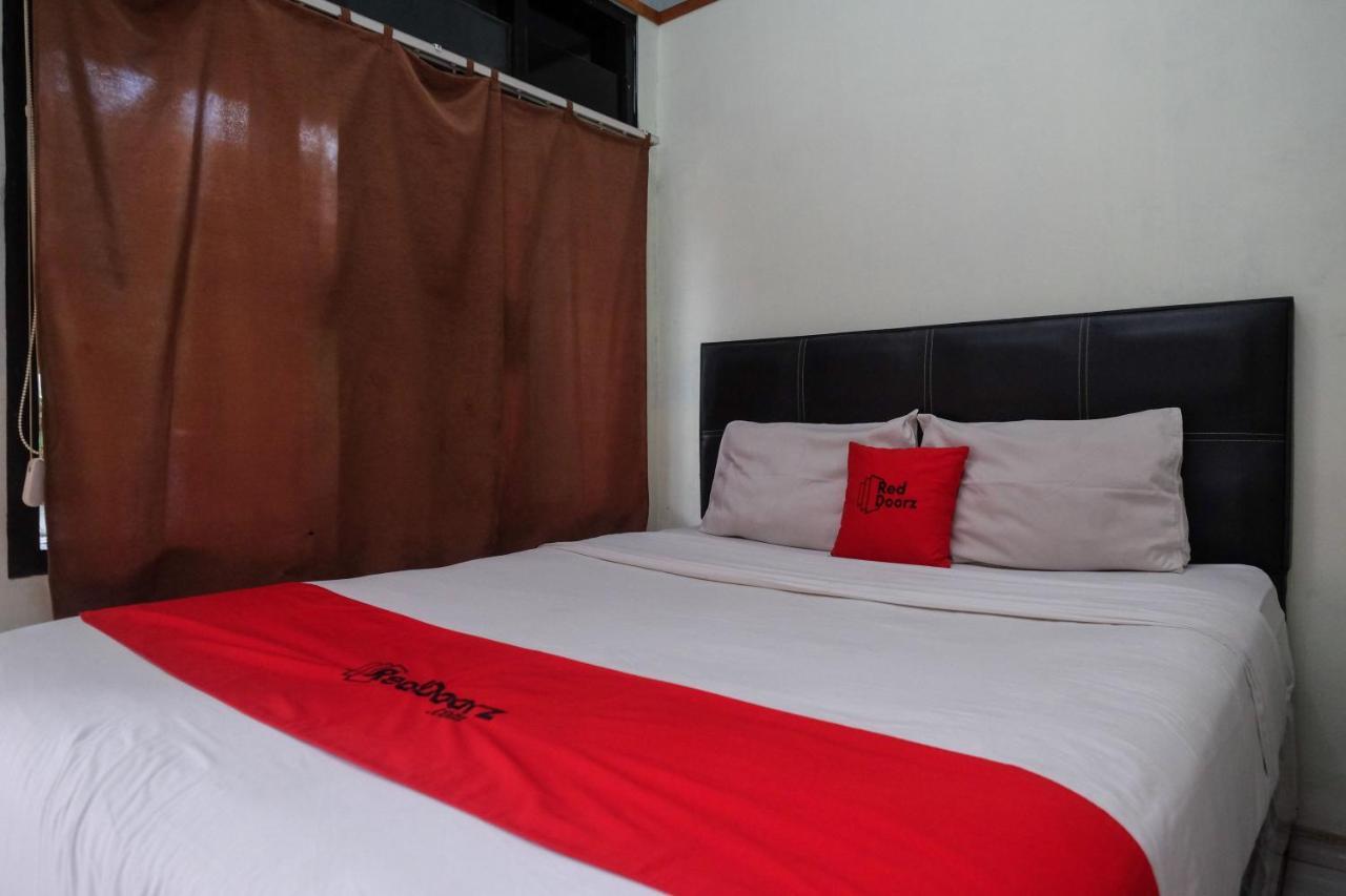 Hotel Reddoorz Near Lotte Mart Maguwoharjo Yogyakarta Exterior foto