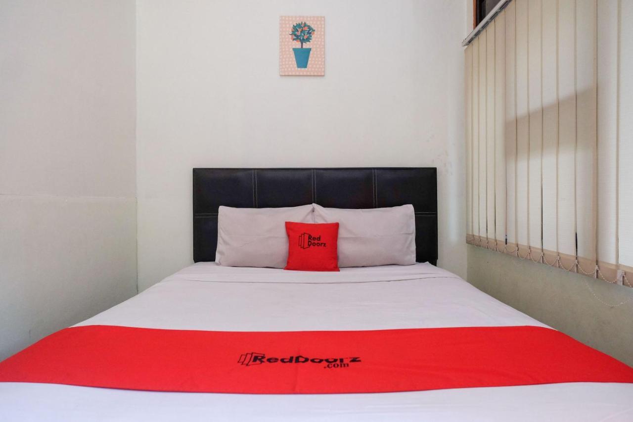 Hotel Reddoorz Near Lotte Mart Maguwoharjo Yogyakarta Exterior foto