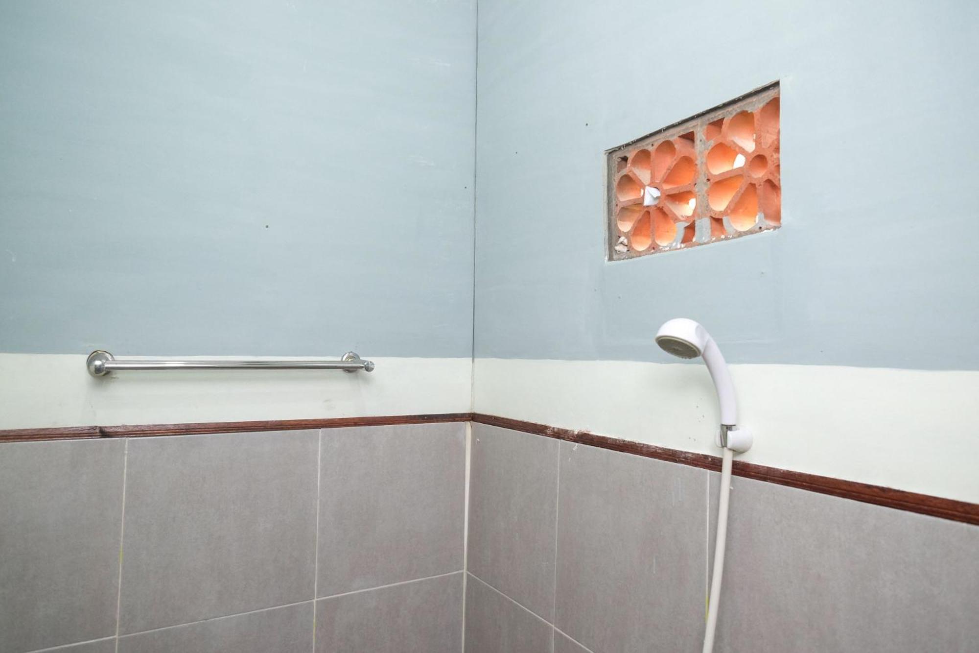 Hotel Reddoorz Near Lotte Mart Maguwoharjo Yogyakarta Habitación foto